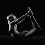 Tư thế nude yoga nằm