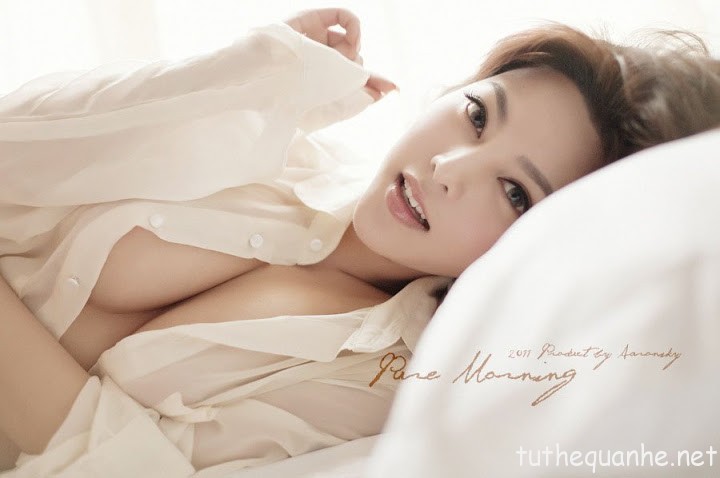 Bộ ảnh khỏa thân không che trên giường của mỹ nữ xứ Kim Chi