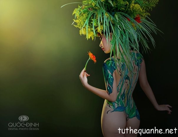 Body Painting Việt mẫu nude đẹp dịu dàng hoa cỏ mùa xuân
